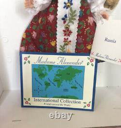 1999 Madame Alexander 8 Russia 24150 w Matryoshka Nesting Doll INTERNATIONAL