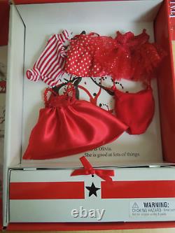 FAO Schwarz 2001 Madame Alexander Olivia the Pig Trunk Set doll/outfits/etc. NIB