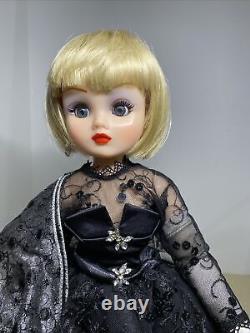 MADAME ALEXANDER 21 NEW YORK CISSY DOLL. 2000 Couture Collection. EUC