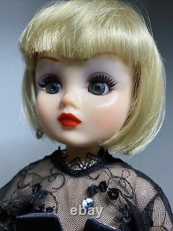 MADAME ALEXANDER 21 NEW YORK CISSY DOLL. 2000 Couture Collection. EUC