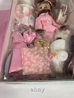 Madame Alexander 31240 Coco And Cleo Ultimate Wardrobe NIB With 21 Doll