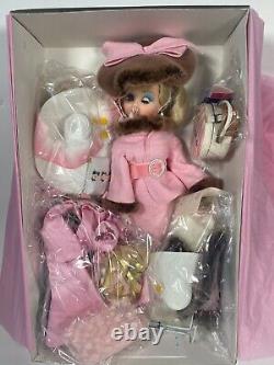 Madame Alexander 31240 Coco And Cleo Ultimate Wardrobe NIB With 21 Doll