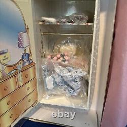 Madame Alexander 8 Doll #36130 80th WENDY'S Anniversary Closet Trunk Set NEW