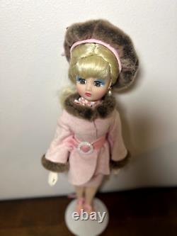 Madame Alexander Coco Travel Abroad 17 Doll 31040 Blonde Blue Eyes