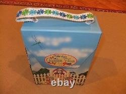 Madame Alexander Garden Fun 8 wendy Doll & Trunk /Case brand new MIB 42135 2006