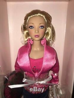 Madame Alexander NRFB 16 Legally Blonde Doll. So cute with Puppy! #48925