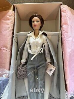 Madame Alexander Throughly Modern Alex Doll NFRB COA 45/100 2002