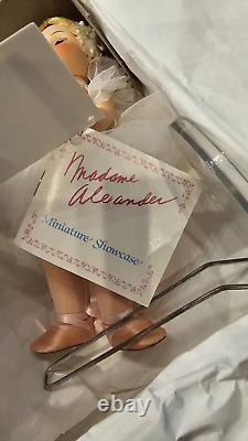Madame Alexander Tippi CU Gathering 1988 8 New In Box with Booklets and Stand