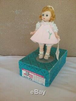 Madame Alexander Wendy kin doll NIB 8 BKW walker box hang tag pet smoke free