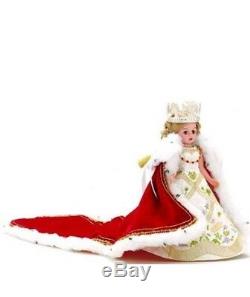 Queen Elizabeth Processional 10'' Madame Alexander 2002 doll, crown & cape