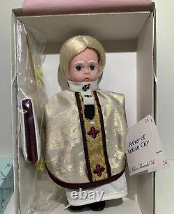 RARE NIB Madame Alexander 8 Doll #24190 Father of Vatican City With Certificate